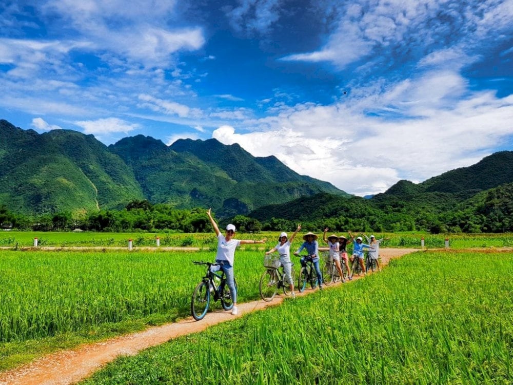 Đạp xe len lỏi qua Pù Luông thơ mộng